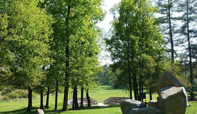 Památník v Letech.