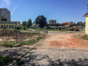 Budoucí plocha záchytného parkoviště Jírovcova.