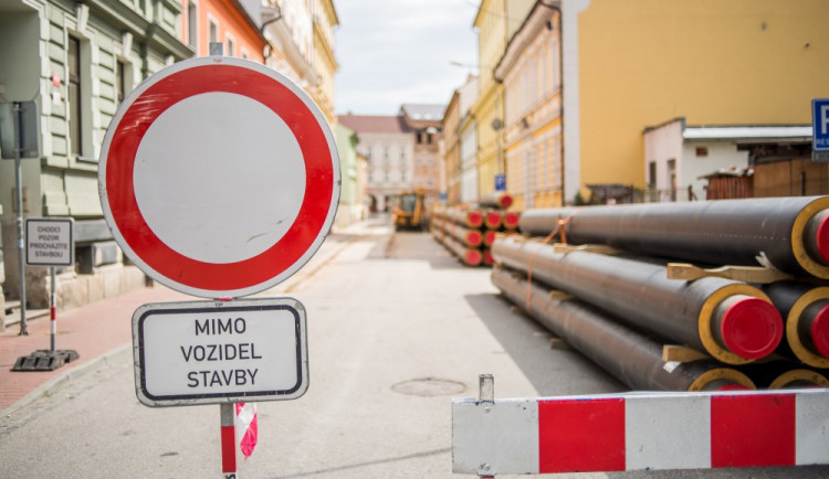 Teplárna rozšiřuje horkovodní síť. Práce na Rudolfovské skončí počátkem září