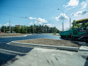 Kruhový objezd na Husově třídě.