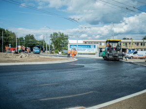 Kruhový objezd na Husově třídě.
