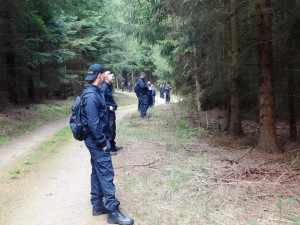 Pátrání po pohřešovaném seniorovi z Orlíku nad Vltavou pokračuje.