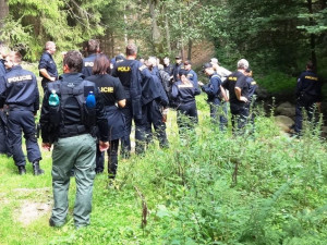 Pátrání po pohřešovaném seniorovi z Orlíku nad Vltavou pokračuje.