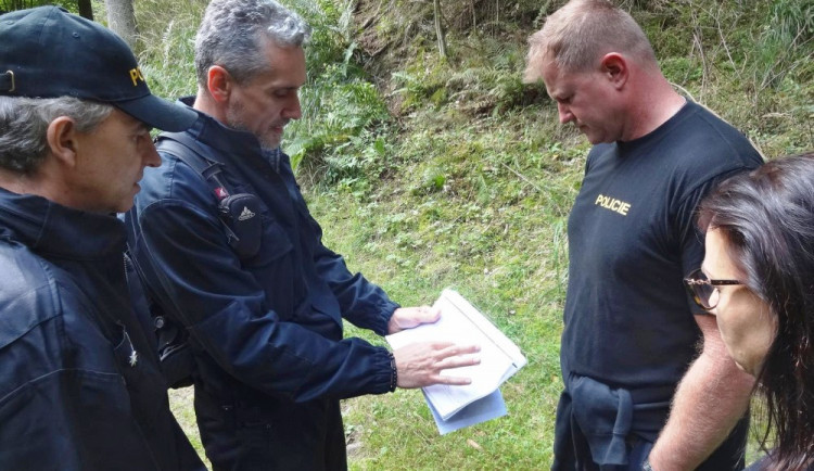 Pátrání po pohřešovaném seniorovi z Orlíku nad Vltavou pokračuje.