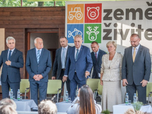 VIDEO: Prezident Zeman zahájil výstavu Země živitelka, pochlubil se obnovou rybníku