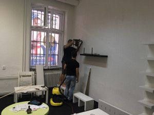 Přípravy prostoru jsou v plném proudu.