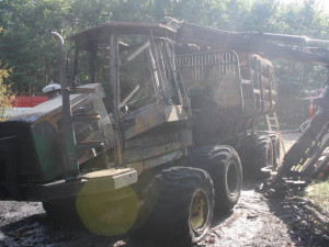 Škodu za dva miliony korun způsobil požár lesního stroje, ke kterému došlo poslední srpnový den krátce po čtrnácté hodině v lese v katastru obce Lišov, části obce Velechvín.