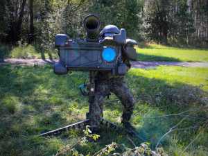 Proti letadlům působila také družstva vyzbrojená protiletadlovým raketovým kompletem RBS-70.