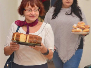 Hejtmanka Jihočeského kraje Ivana Stráská zahájila nový školní rok ve dvoutřídce v Základní škole Petříkov na Českobudějovicku.