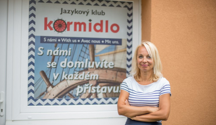Majitelka Jazykového klubu Kormidlo Diana Zajícová.