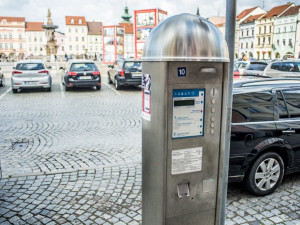 Nové parkovací automaty umožní zaplatit i kartou
