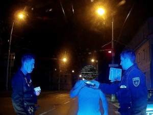 Řidič nezvládl průjezd křižovatkou, nadýchal tři promile