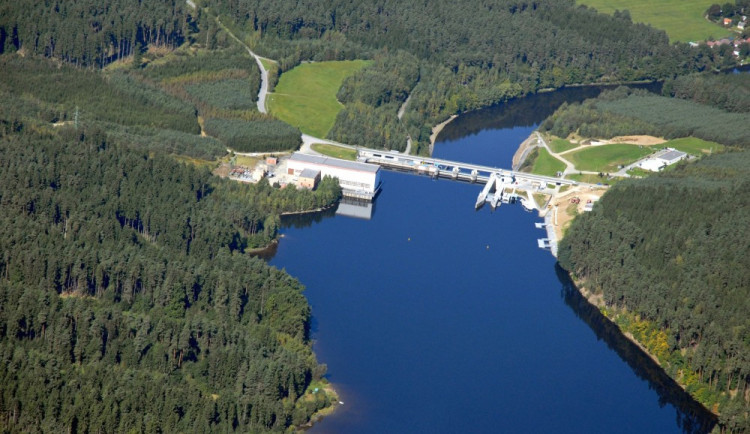 Elektrárna Hněvkovice je v provozu 25 let. Ročně vyrobí elektřinu deset tisíc domácností.