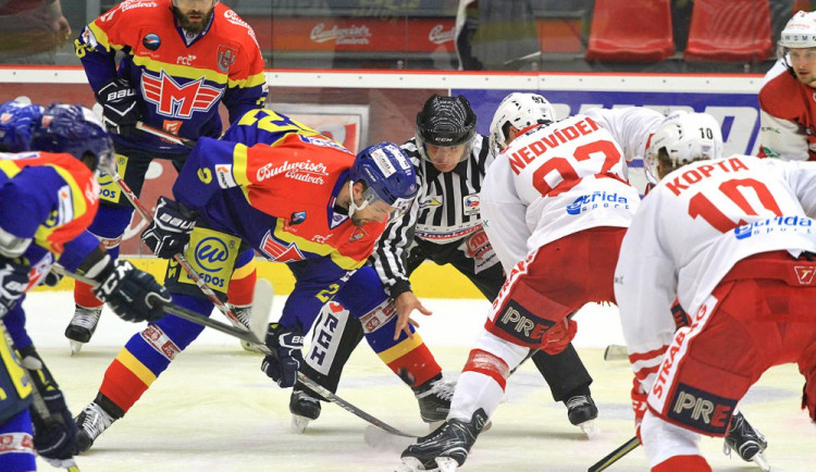 Na buly Peter Galamboš a Lukáš Nedvídek