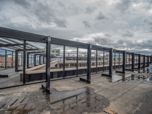 Hrubá stavba administrativního centra Piano v Českých Budějovicích je hotová.