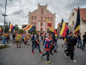 Průvod fanoušků Motoru.