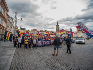 Průvod fanoušků Motoru.