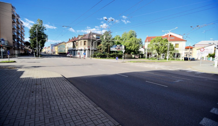 Uzavírka části Lidické třídy se dotkne i provozu v křižovatce ulic Lidická a L. M. Pařízka (na snímku). Tam bude upraven plán světelného signalizačního zařízení.