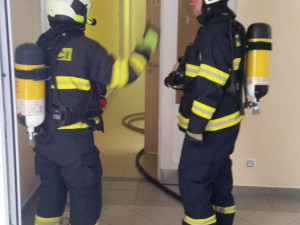 Cvičení jihočeských hasičů v Alzheimer centru a v Senior domě v Českých Budějovicích.