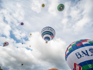 Nad Lipnem létají balony.