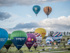 Nad Lipnem létají balony.
