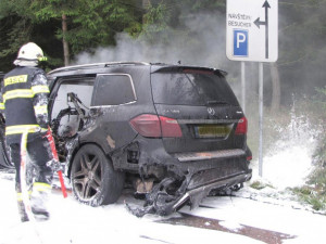 Požár luxusního mercedesu v Kaplici.