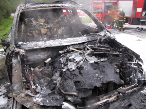 Požár luxusního mercedesu v Kaplici.