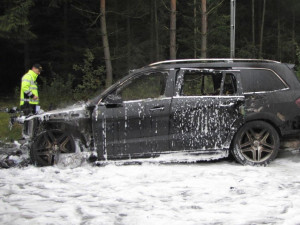 Požár luxusního mercedesu v Kaplici.