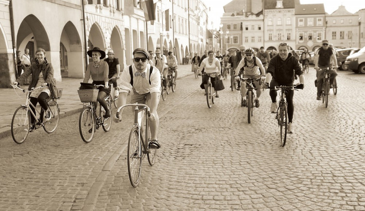 DRBNA HISTORIČKA: Cyklisté v Budějcích
