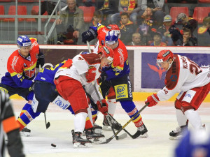 Buly v obranném pásmu domácích hokejistů