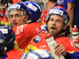 Poprvé od zranění v závěru minulé sezony se do sestavy Motoru vrátil Lukáš Květoň (vpravo vedle Vlastimila Dostálka)