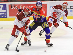 Václav Nedorost při souboji s Janem Kalusem