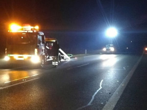 Tragická dopravní nehoda u Semic na Písecku, kde ve středu 27. září večer po střetu motorky a osobního auta vyhasly dva lidské životy.