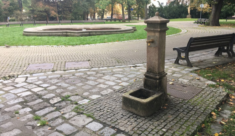 Kašna a pítko na Sadech v Budějcích.