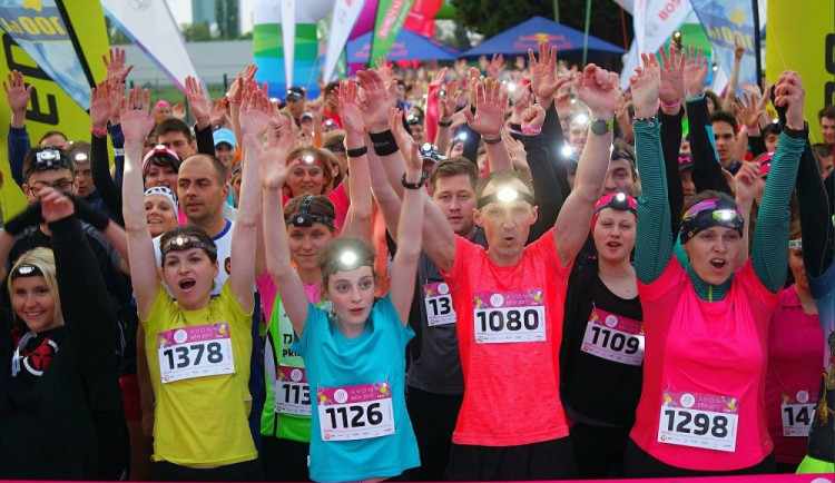 NN Night Run a Avon Běh.