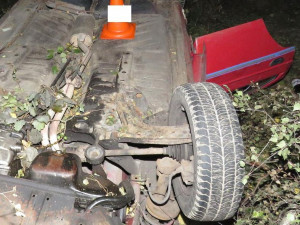 Mladistvý havaroval se škodovkou na vimperské silnici.