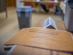 Proč v politických kampaních dominují „obecné kecy“?