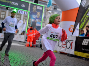 Náměstí a Stromovku v Budějcích rozsvítili noční běžci