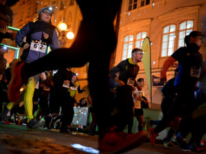 Náměstí a Stromovku v Budějcích rozsvítili noční běžci