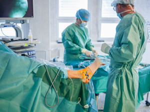 VIDEO: Budějcká nemocnice hodlá představit zajímavé operace. První vlaštovka je na světě