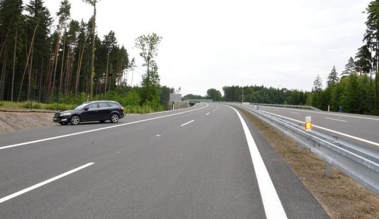 Řidiči se projedou po novém dálničním úseku z Veselí nad Lužnicí do Bošilce