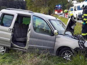 Vážná dopravní nehoda uzavřela ve středu 11. října, odpoledne silnici mezi obcemi Kaliště a Zaliny na Českobudějovicku. Čelní střet dvou osobních aut, do kterých pak ještě narazilo třetí, si vyžádal čtyři velmi těžká zranění.