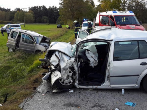 Při vážné dopravní nehodě na silnici mezi obcemi Kaliště a Zaliny se těžce zranili čtyři lidé