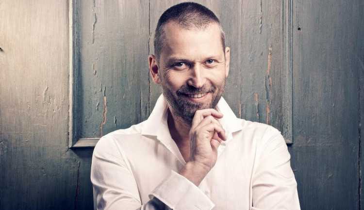 České Budějovice zažijí jedinečný večer věnovaný třicátému výročí úmrtí Andyho Warhola a padesátému výročí vydání desky The Velvet Underground & Nico.