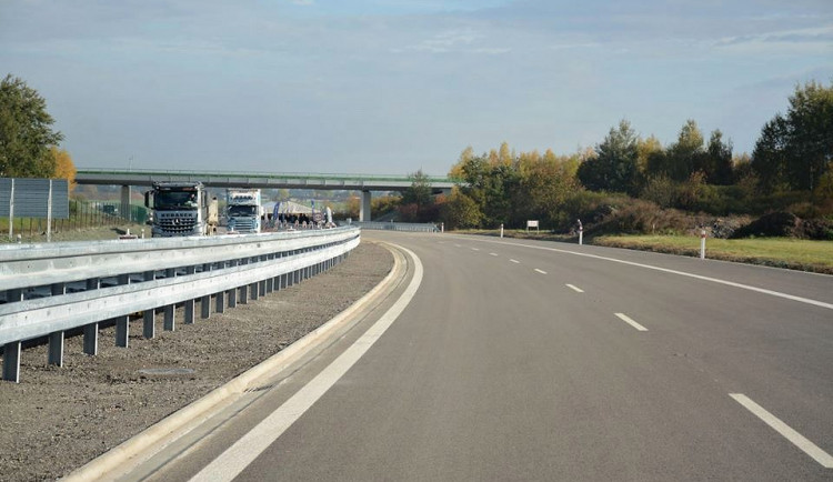 Ředitelství silnic a dálnic otevřelo nový pětikilometrový úsek D3 u Veselí nad Lužnicí