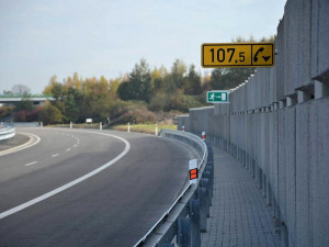 Ředitelství silnic a dálnic otevřelo ve čtvrtek 12. října nový úsek dálnice D3 Veselí nad Lužnicí - Bošilec dlouhý 5,1 kilometru.