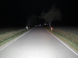 K tragické nehodě došlo ve čtvrtek 12. října kolem osmé hodiny večer na silnici u Dunajovic na Jindřichohradecku. Při střetu s osobním autem tam zemřel cyklista.