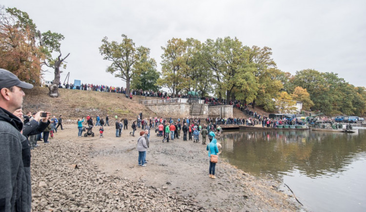 FOTO: Slavnostní výlov rybníka Rožmberk je za námi. Akce přilákala masy lidí