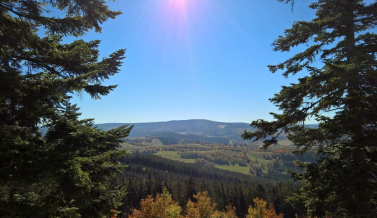 O víkendu padaly teplotní rekordy, sluníčka si ještě pár dní užijeme