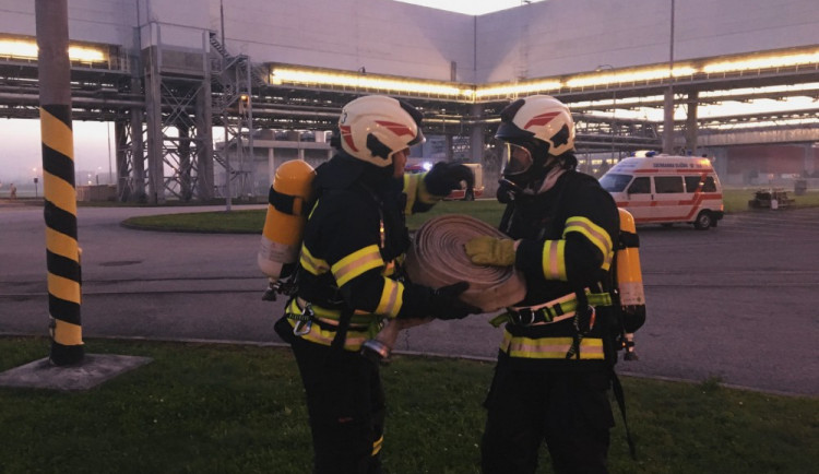 Na místě byli hasiči do čtyř minut. Následovalo rychlé rozvinutí hasičských hadic